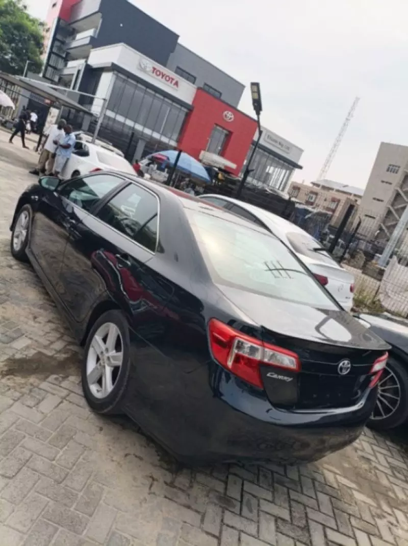 Toyota Camry   - 2013