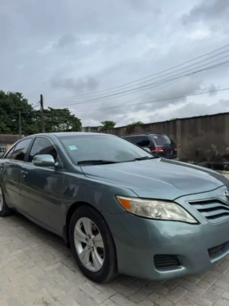 TOYOTA Camry   - 2010