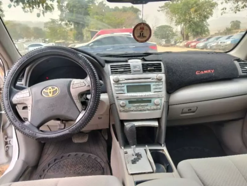 Toyota Camry   - 2009