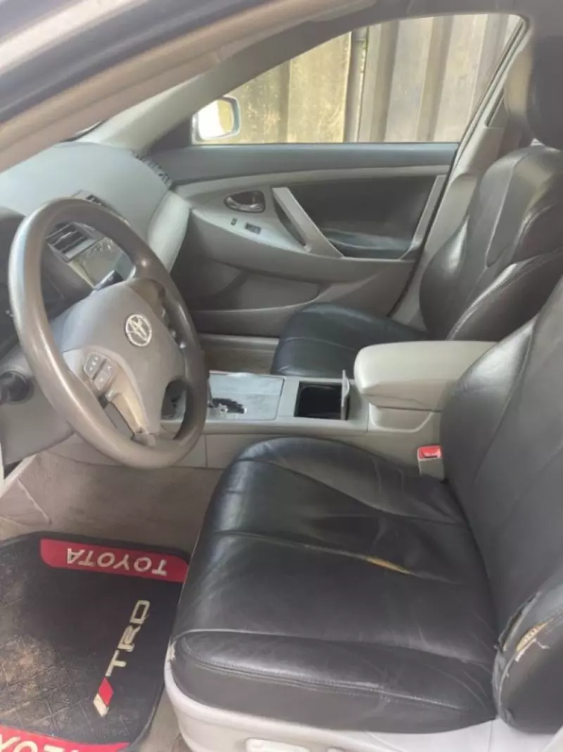Toyota Camry   - 2010