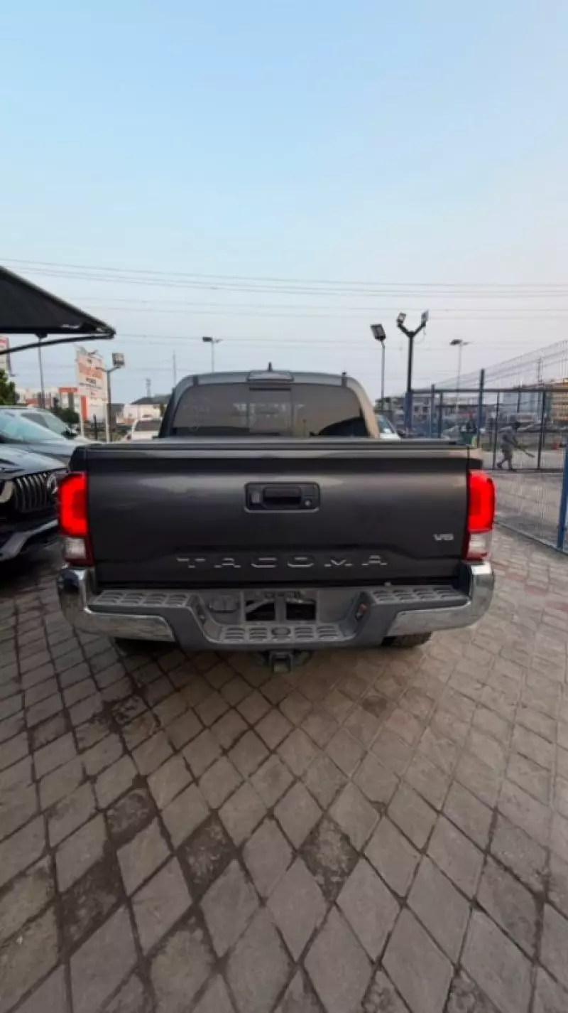 TOYOTA Tacoma   - 2017