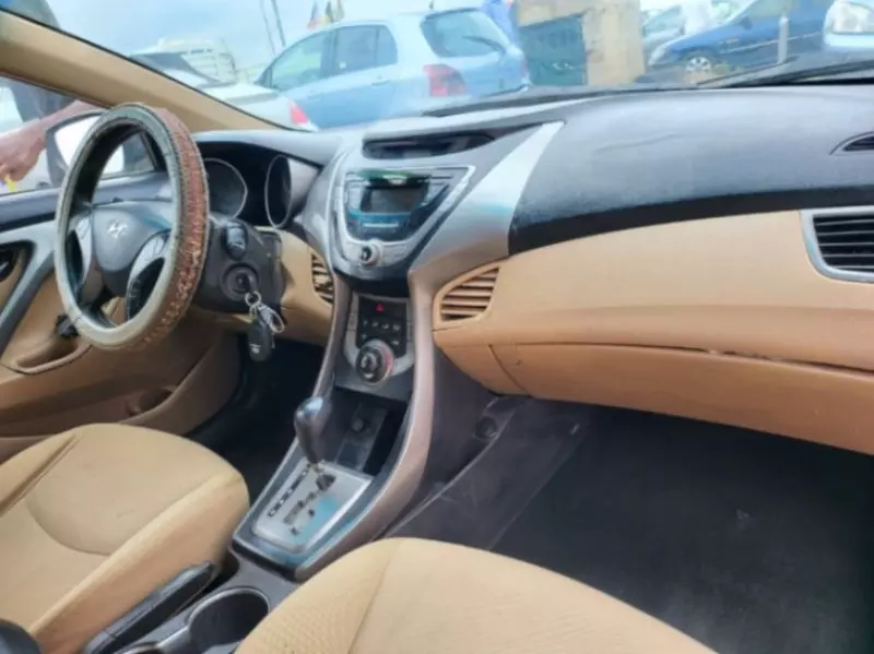 Hyundai Elantra   - 2013