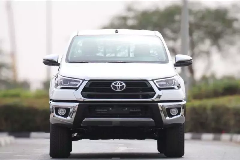 TOYOTA Hilux   - 2026