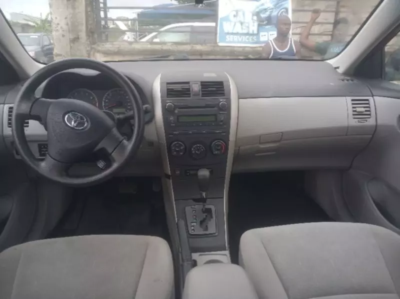 TOYOTA Corolla - 2011