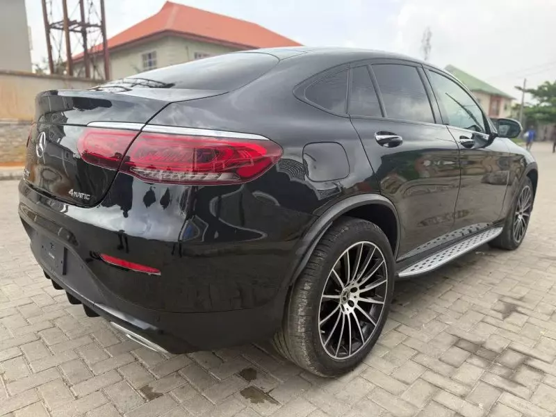 Mercedes-Benz GLC 300 - 2021