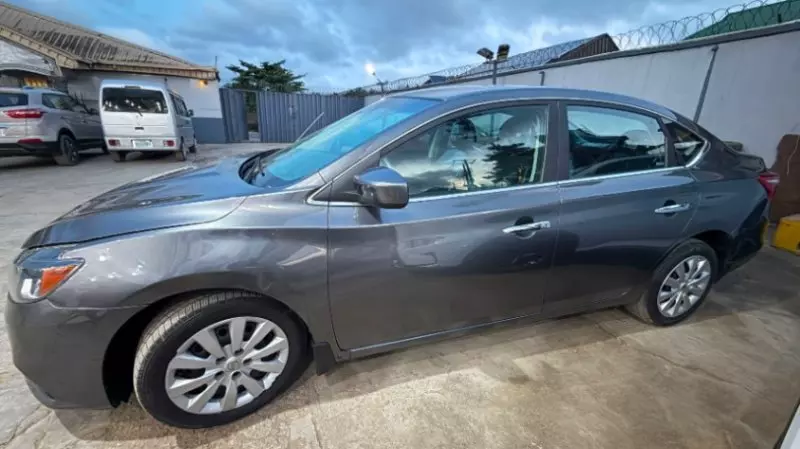 Nissan Sentra   - 2017