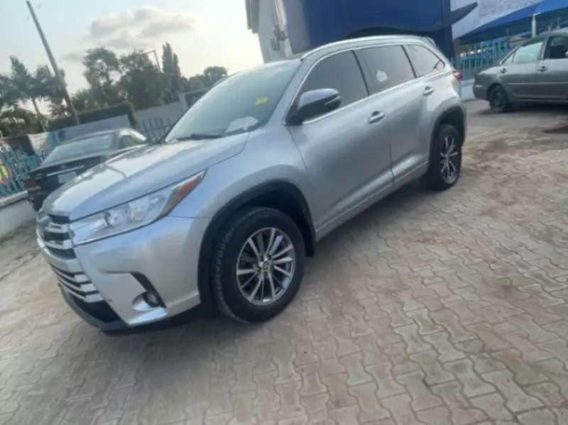 Toyota Highlander   - 2017