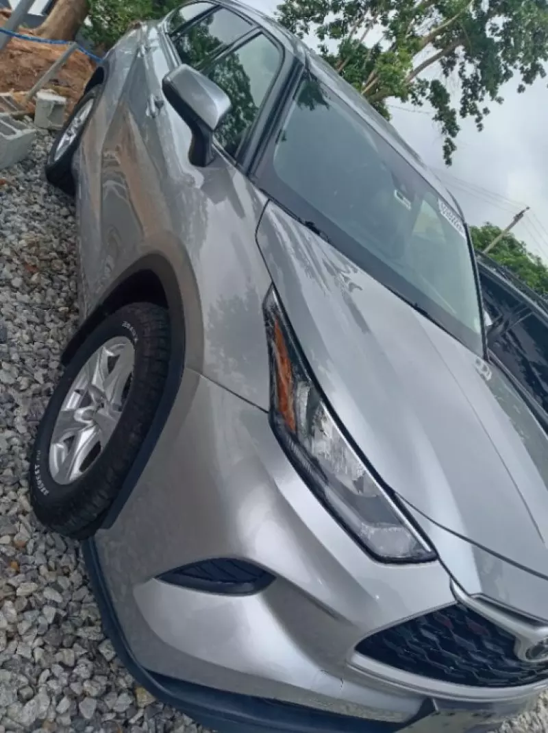 Toyota Highlander   - 2020