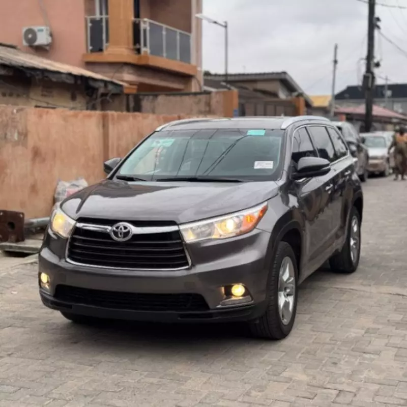 Toyota Highlander   - 2016