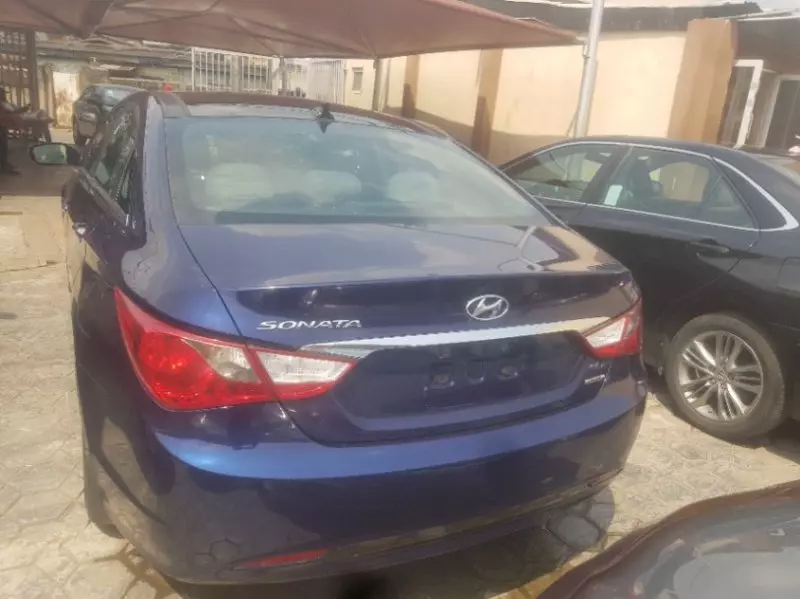 Hyundai Sonata   - 2012
