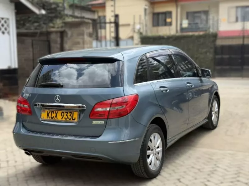 Mercedes-Benz B 180   - 2012