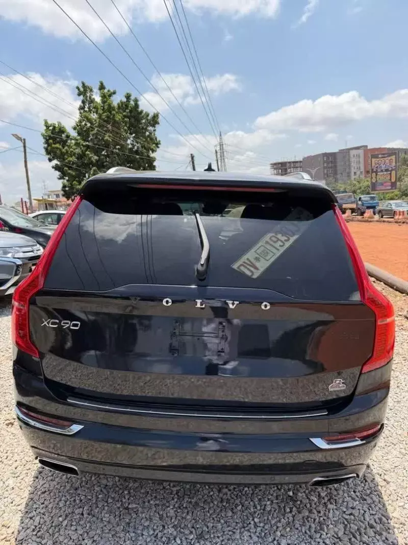 Volvo XC90   - 2021