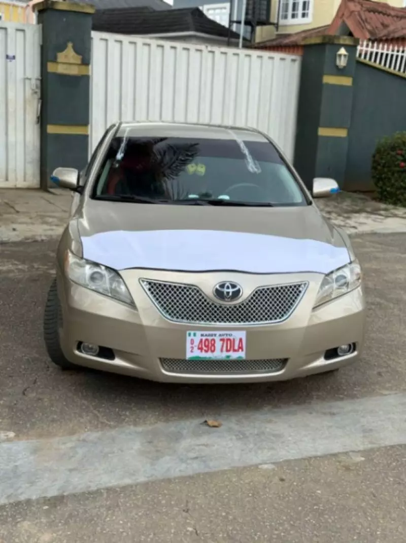 Toyota Camry   - 2009