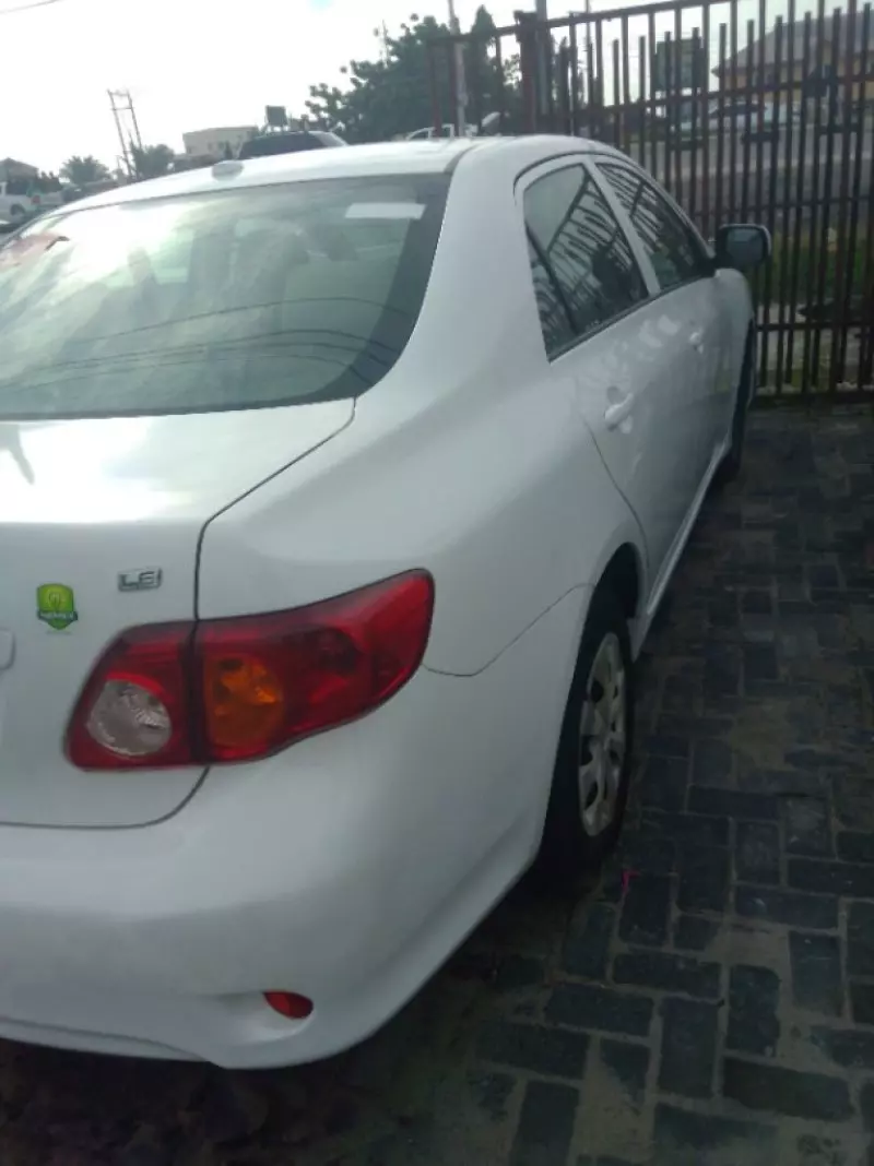 Toyota Corolla   - 2009