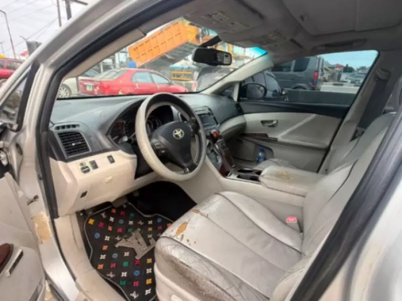 TOYOTA Venza   - 2011