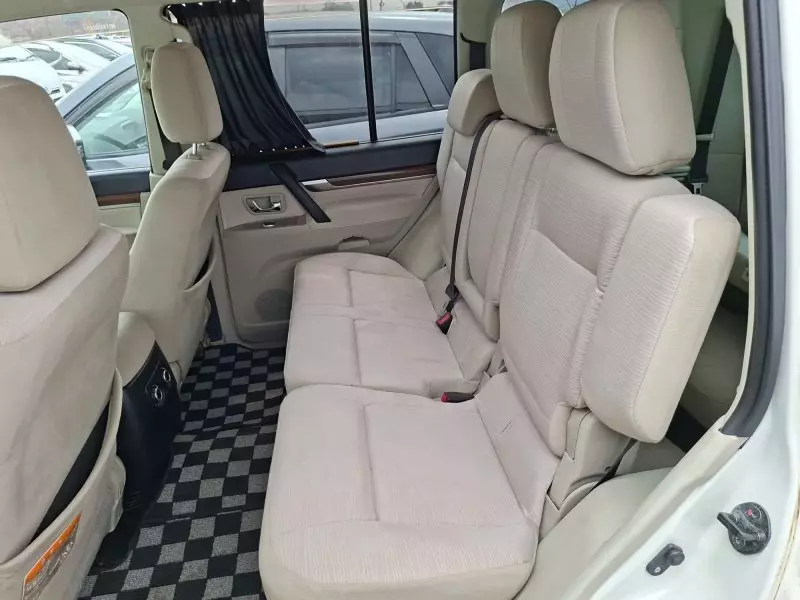 Mitsubishi Pajero   - 2010
