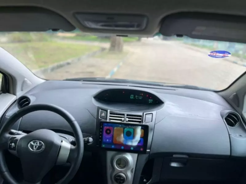 TOYOTA Yaris - 2010