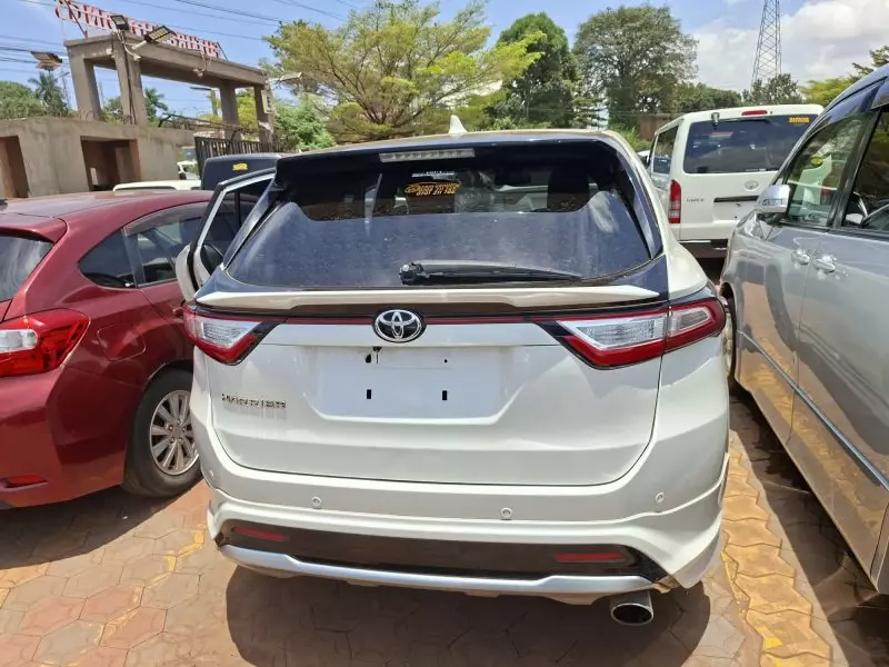 Toyota Harrier   - 2018