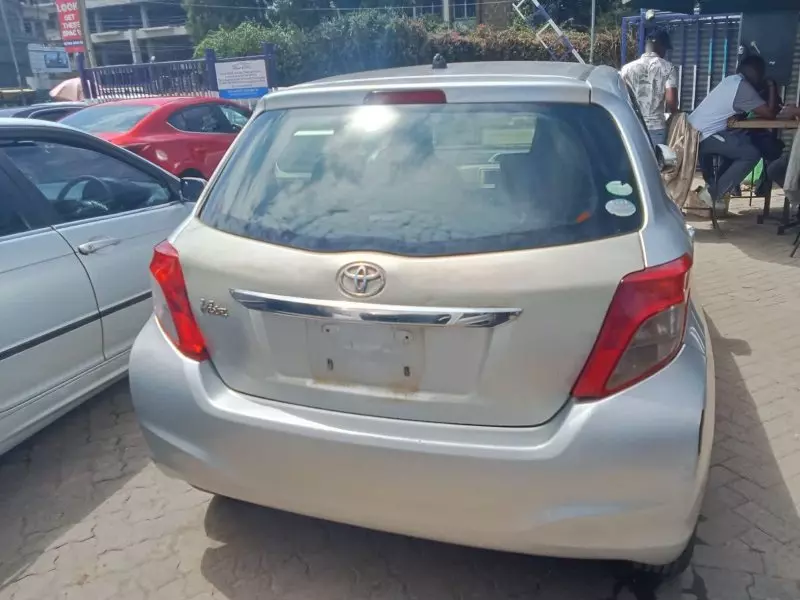 TOYOTA Vitz   - 2013