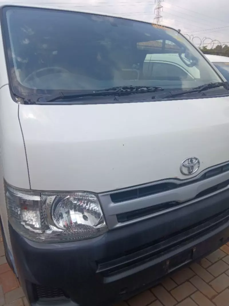TOYOTA Hiace   - 2013