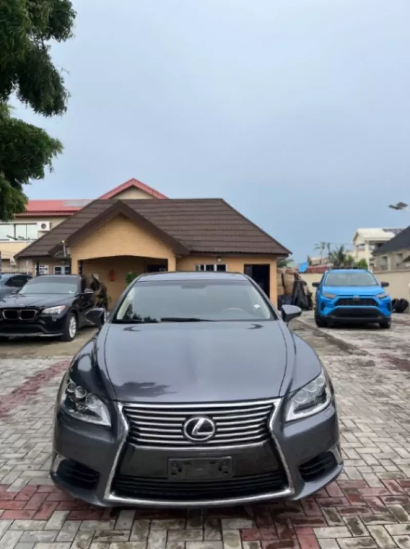Lexus LS   - 2015