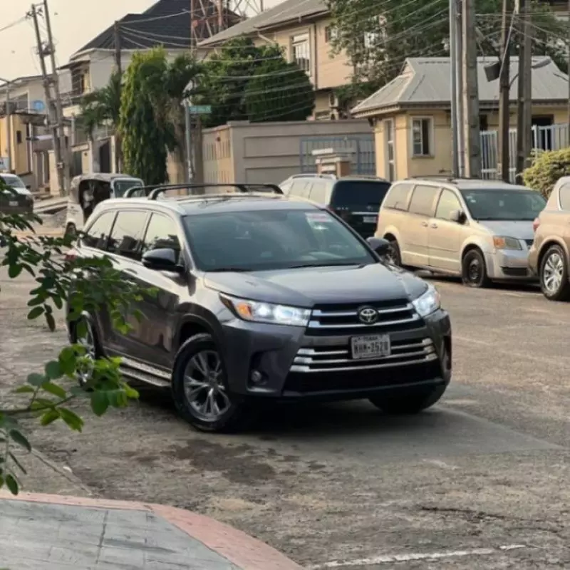 Toyota Highlander   - 2015