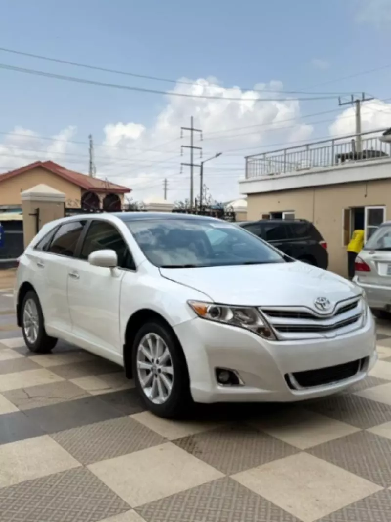Toyota Venza   - 2012