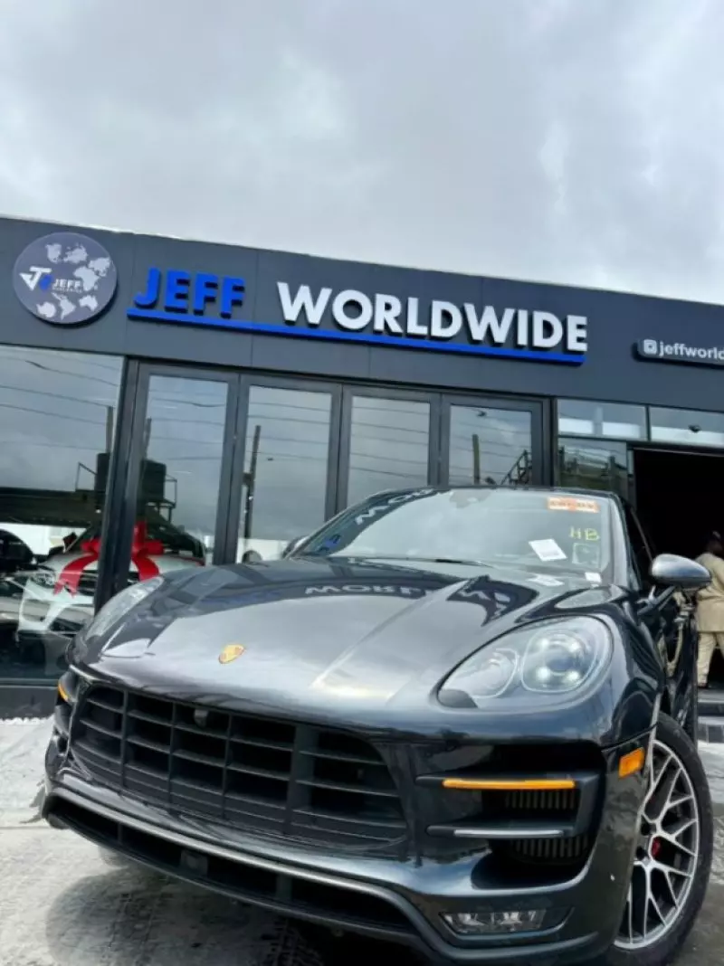 PORSCHE Macan   - 2017