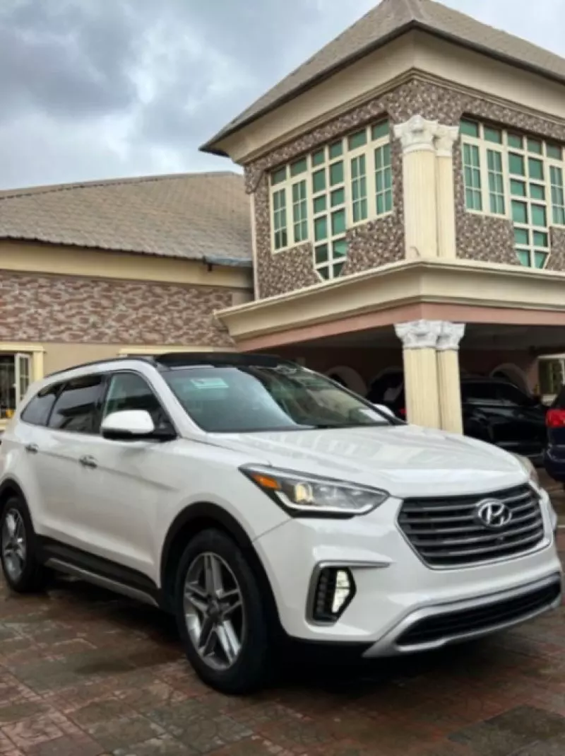 Hyundai Santa Fe   - 2017