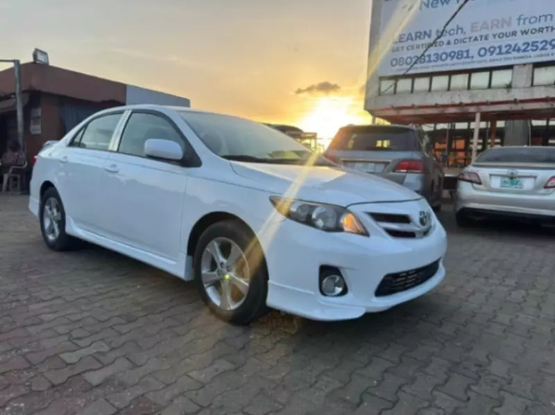 Toyota Corolla   - 2011