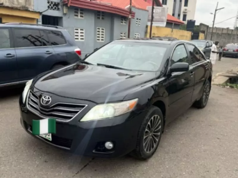 TOYOTA Camry   - 2010