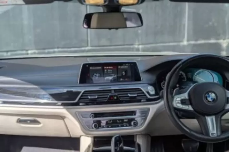 BMW 740   - 2019