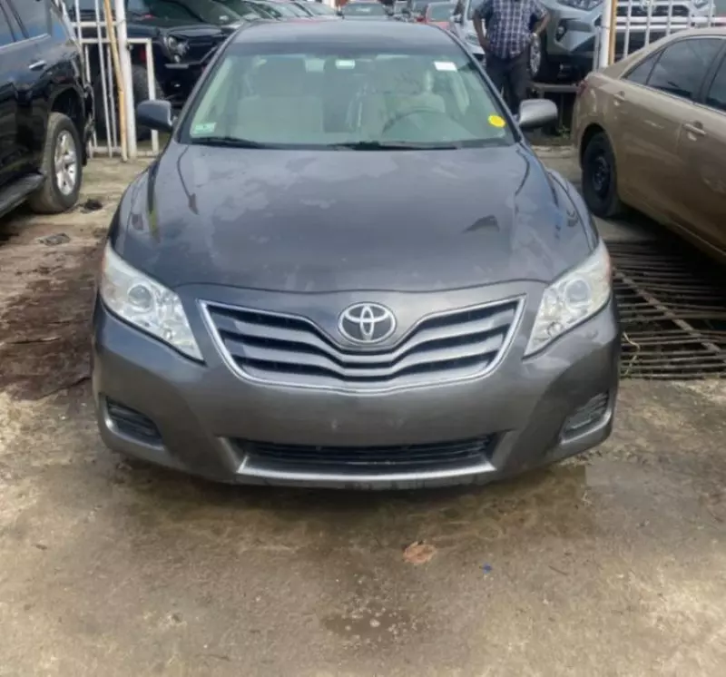 TOYOTA Camry   - 2010
