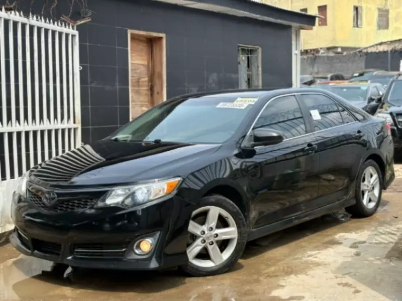 Toyota Camry   - 2012