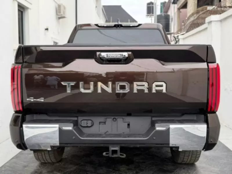 TOYOTA Tundra   - 2023