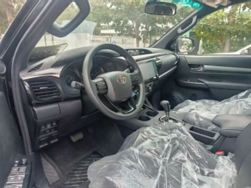 TOYOTA Hilux   - 2025