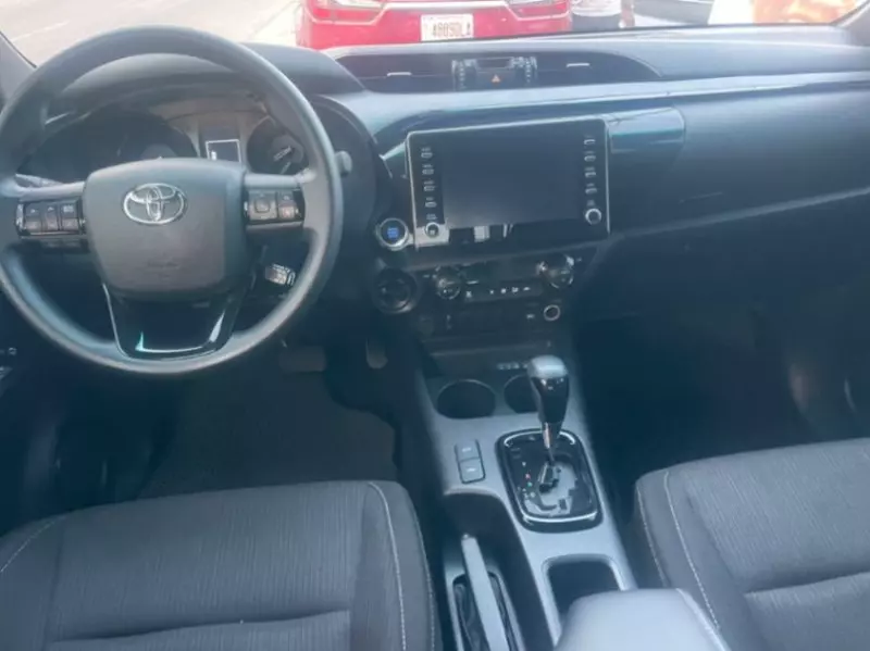 TOYOTA Hilux   - 2025