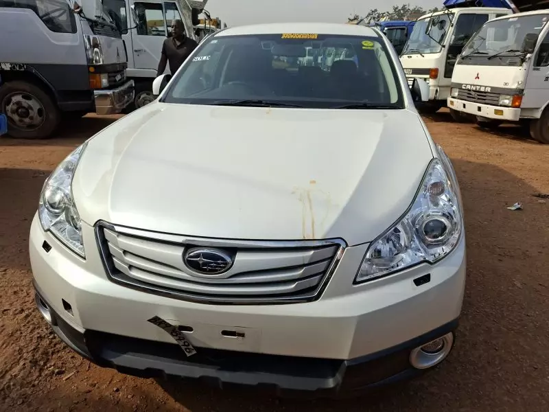 Subaru Outback   - 2011