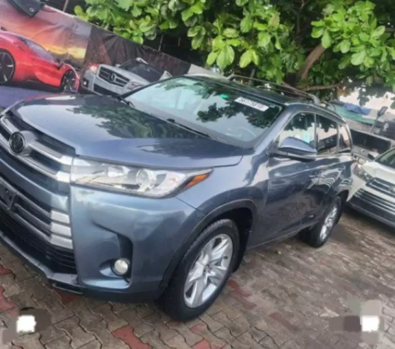 Toyota Highlander   - 2017