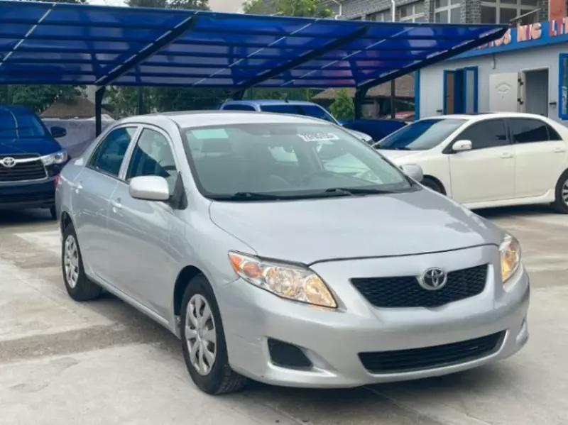 TOYOTA Corolla   - 2010