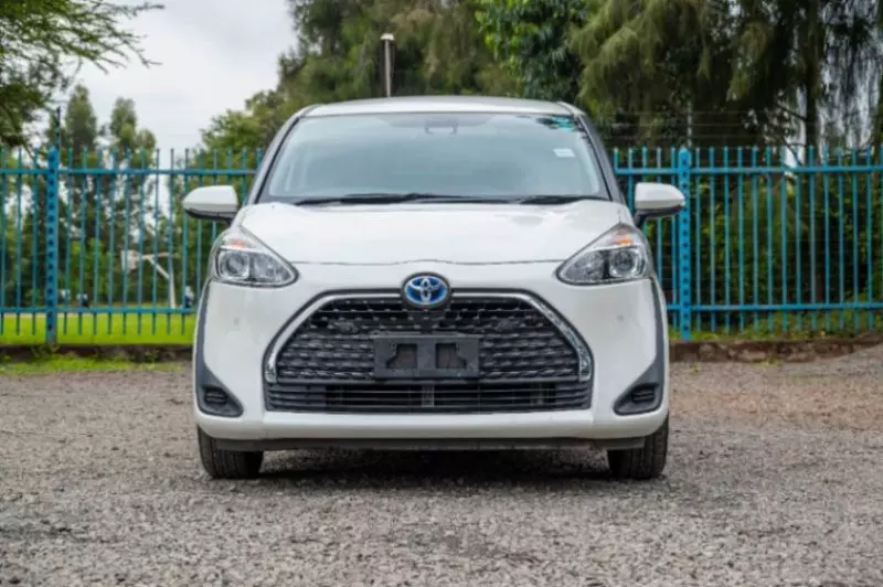 Toyota Sienta   - 2019