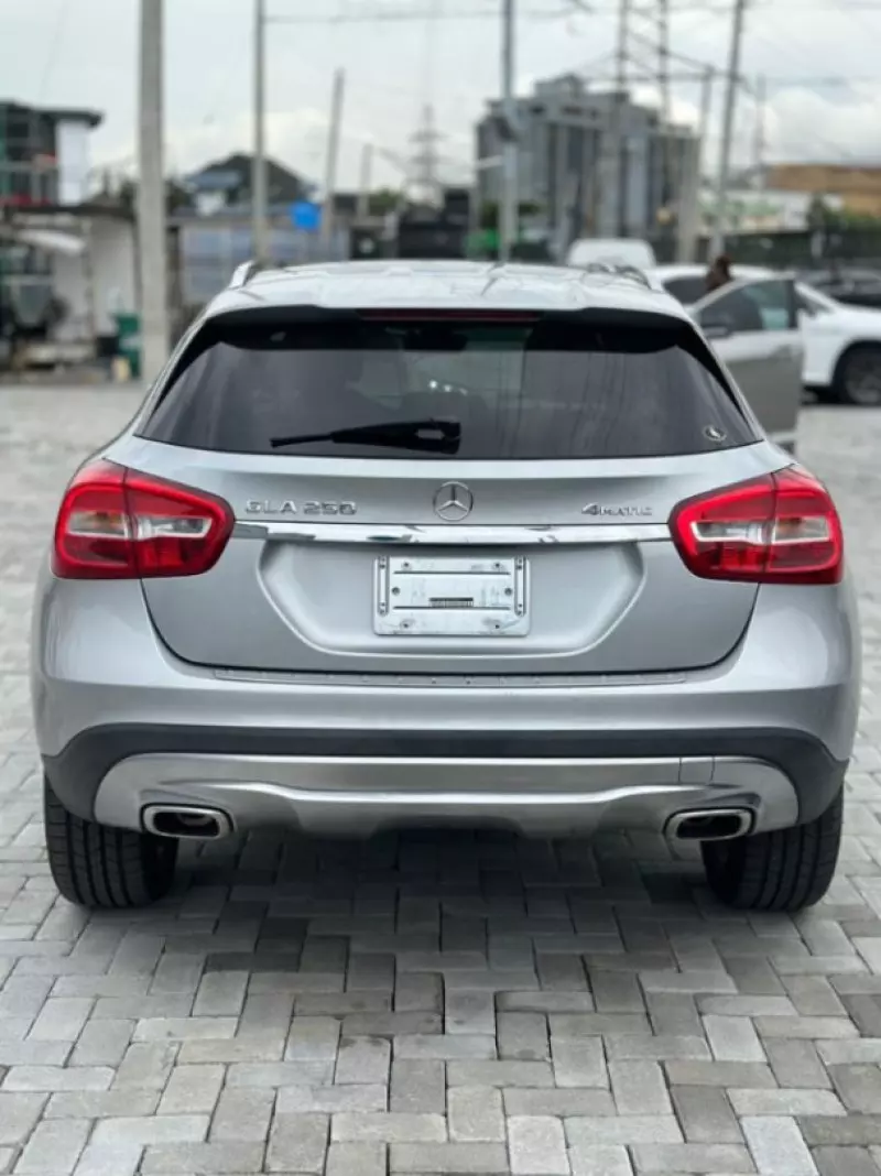 Mercedes-Benz GLA 250 - 2016