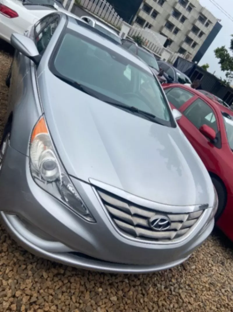 Hyundai Sonata   - 2013