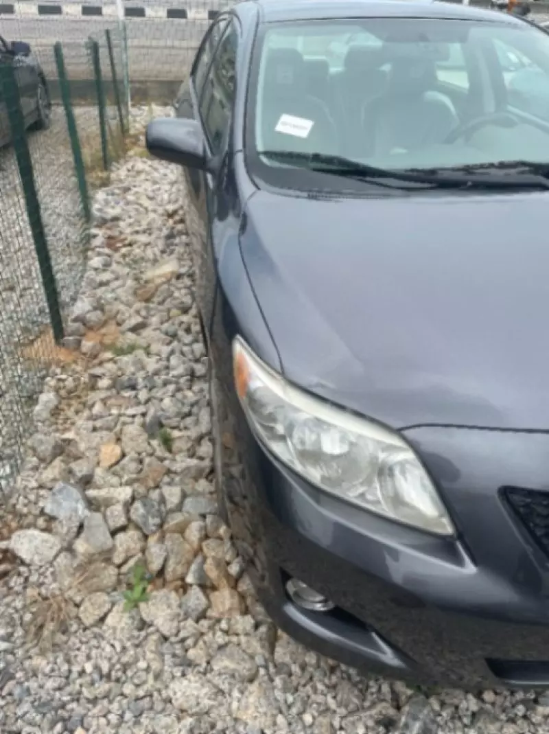 TOYOTA Corolla   - 2010
