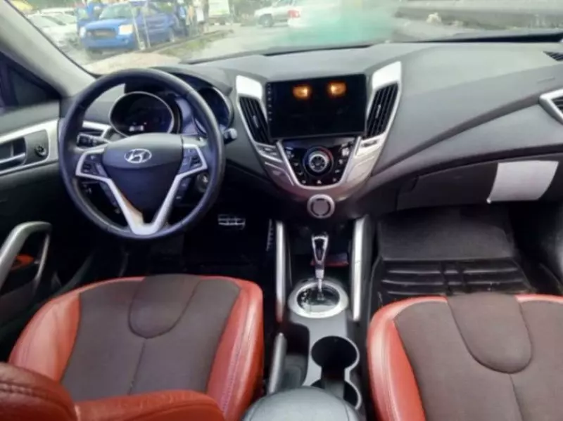Hyundai Veloster   - 2012