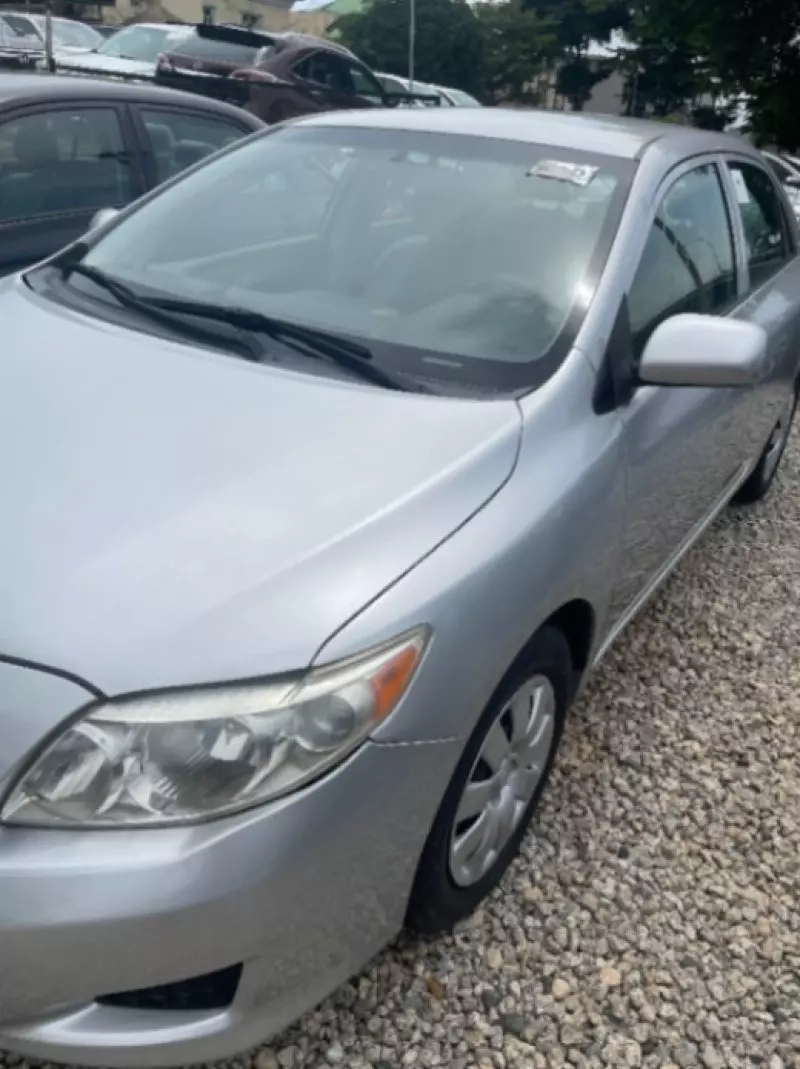 TOYOTA Corolla - 2010