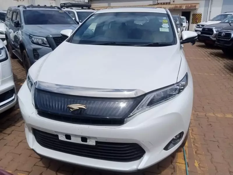 Toyota Harrier   - 2016