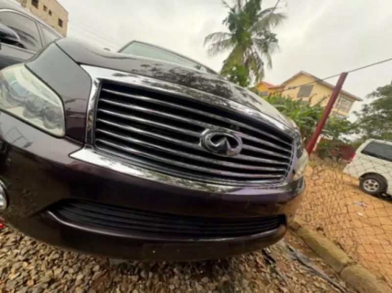 Infiniti QX56   - 2012