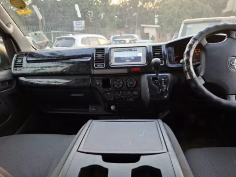 Toyota Hilux   - 2013