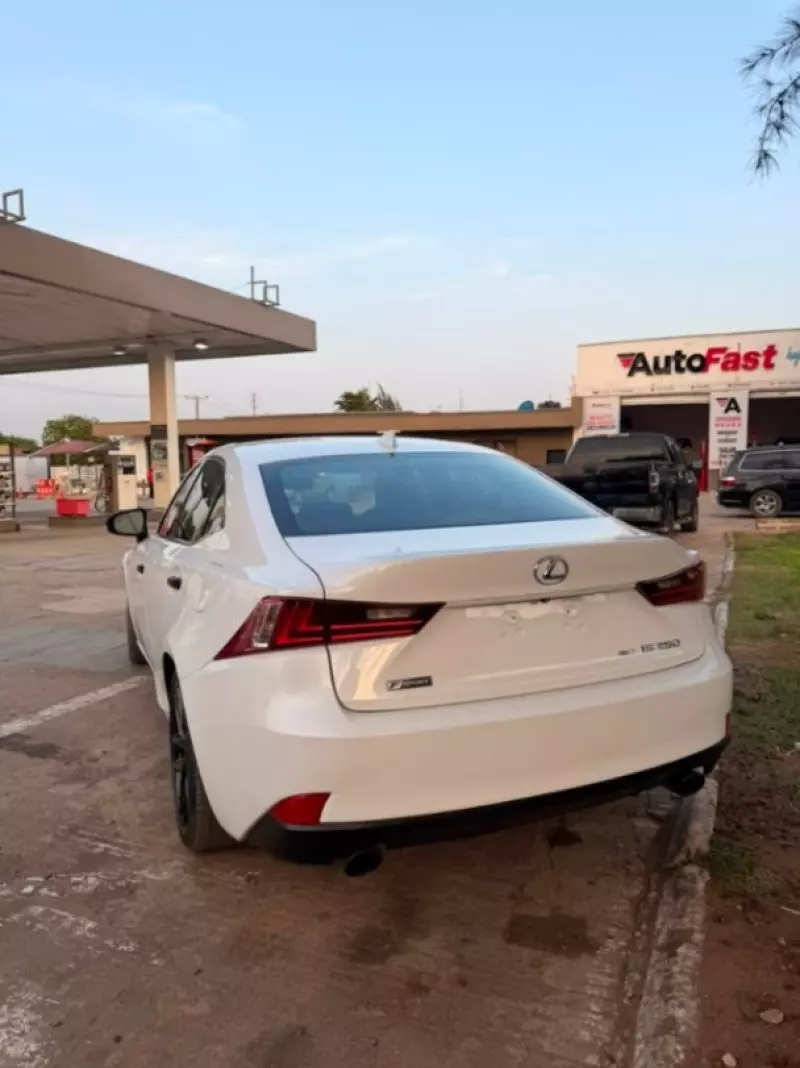 Lexus IS   - 2015